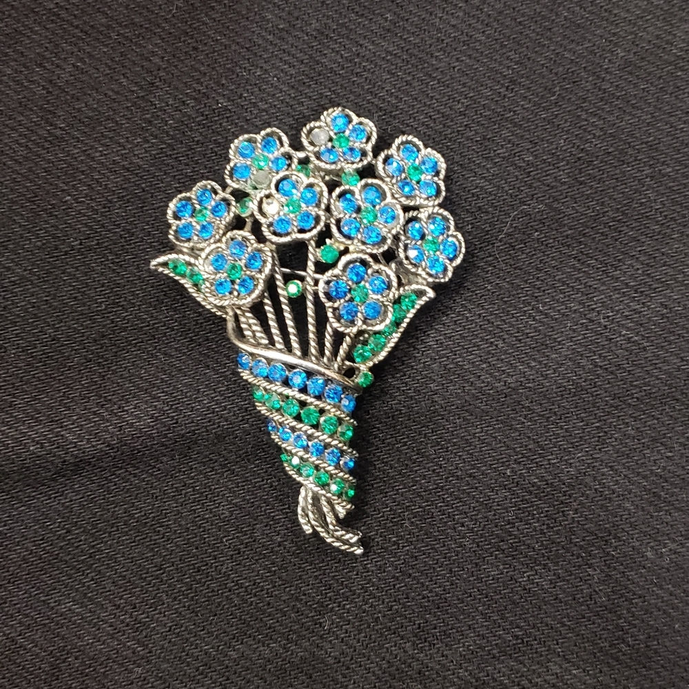 Brand new women's pendant